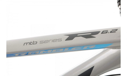 rower gorski romet rambler r62 2024 srebrno niebieski