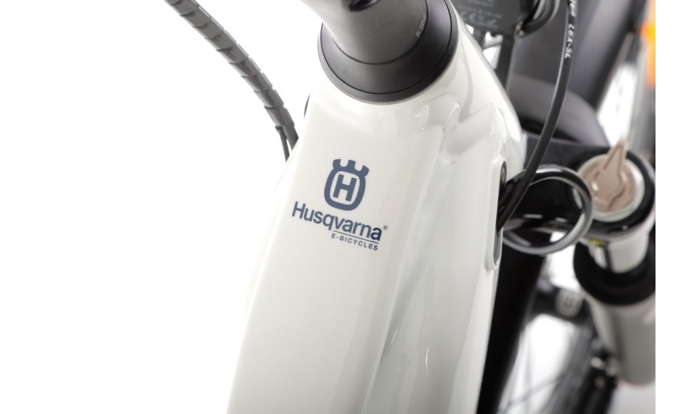 Rower trekkingowy elektryczny Husqvarna Cross Tourer CT3 Lady 27,5 - biały-niebieski