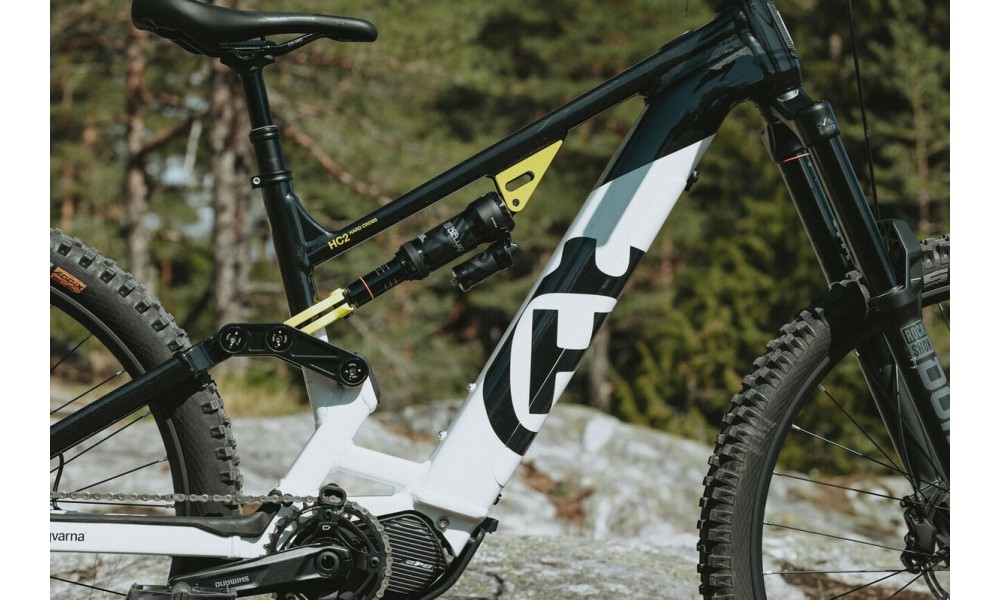 Rower górski elektryczny Husqvarna Hard Cross HC2 - czarno-biały