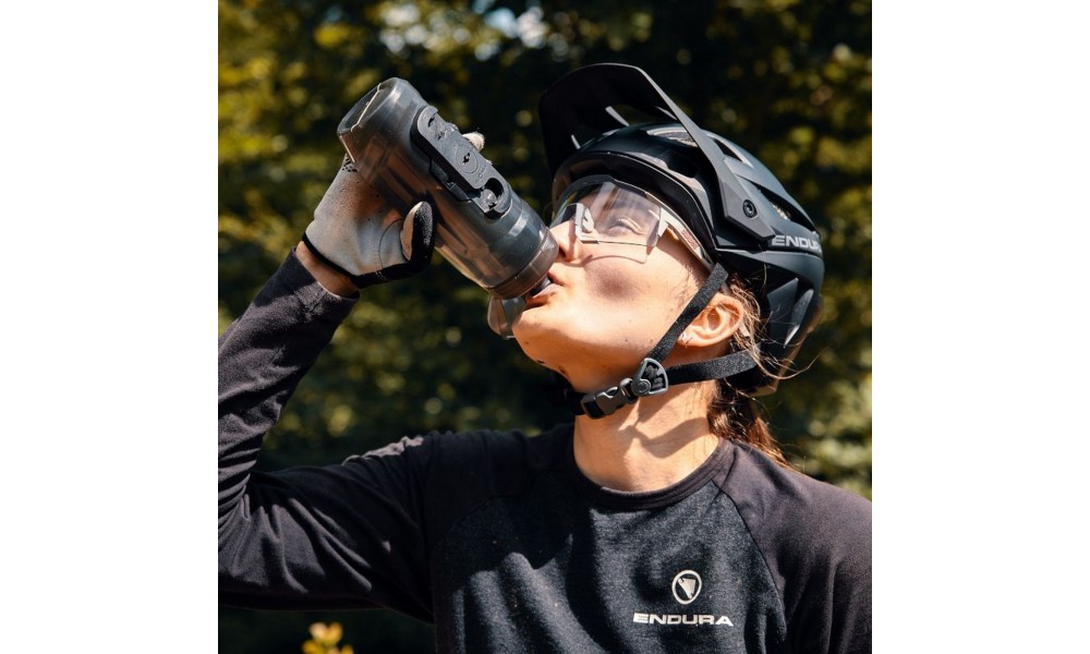 Bidon Fidlock TWIST 590 + podstawa - przydymiony