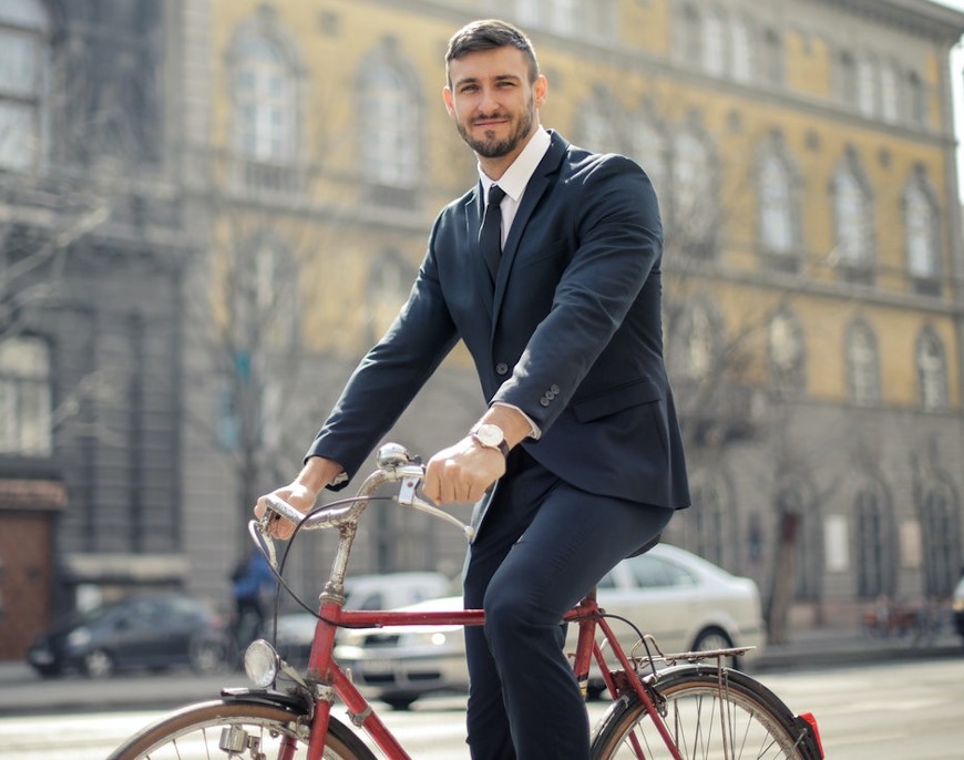 Mobilność w mieście. 5 powodów, dlaczego warto przesiąść się z czterech kółek na rower miejski 