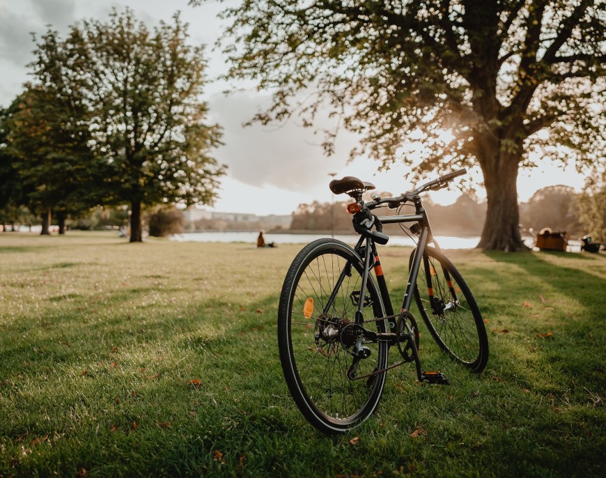 Jak połączyć miejski styl i funkcjonalność, wybierając rower miejski? 