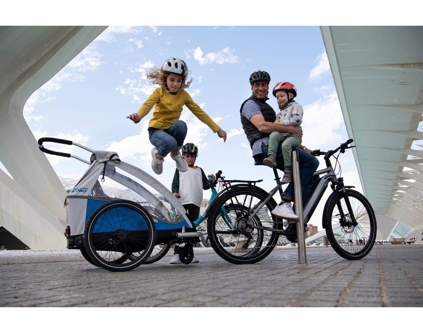 Fotelik czy przyczepka rowerowa? Co wybrać dla dziecka w 2026 roku?