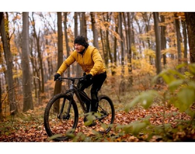 Jesień na rowerze - w jakie akcesoria warto się zaopatrzyć?