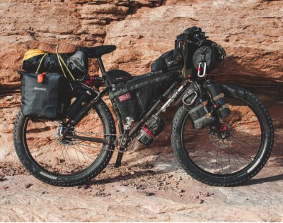 5 uniwersalnych akcesoriów do roweru crossowego [Poradnik 2026]